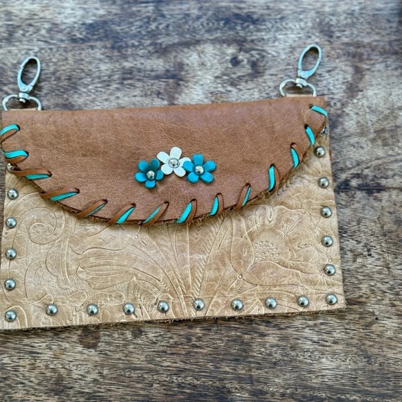 Hand tooled leather fanny pack belt bag - Picture 10 of 13